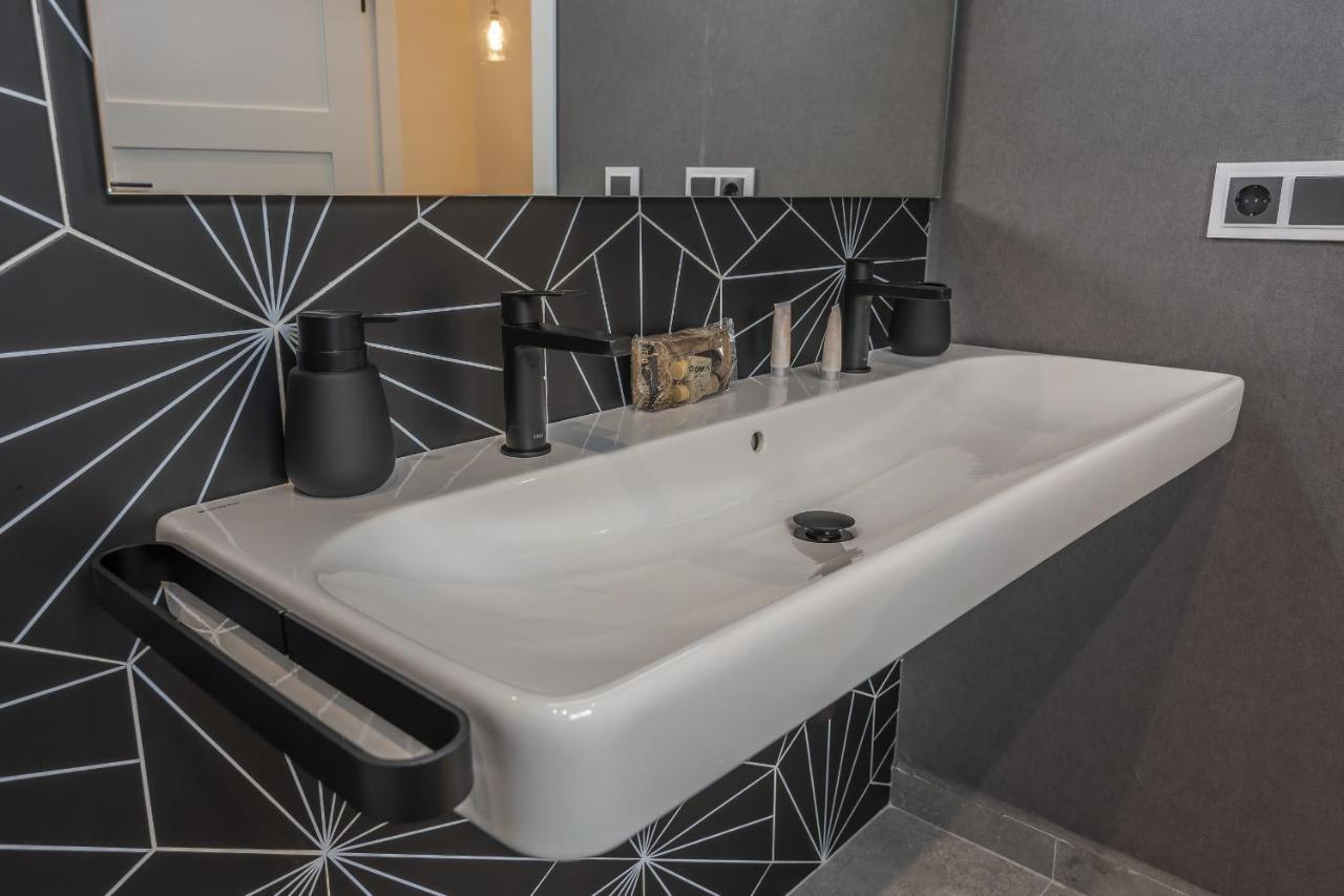 Trajano Premium Estudios By H Ayamonte Exteriör bild